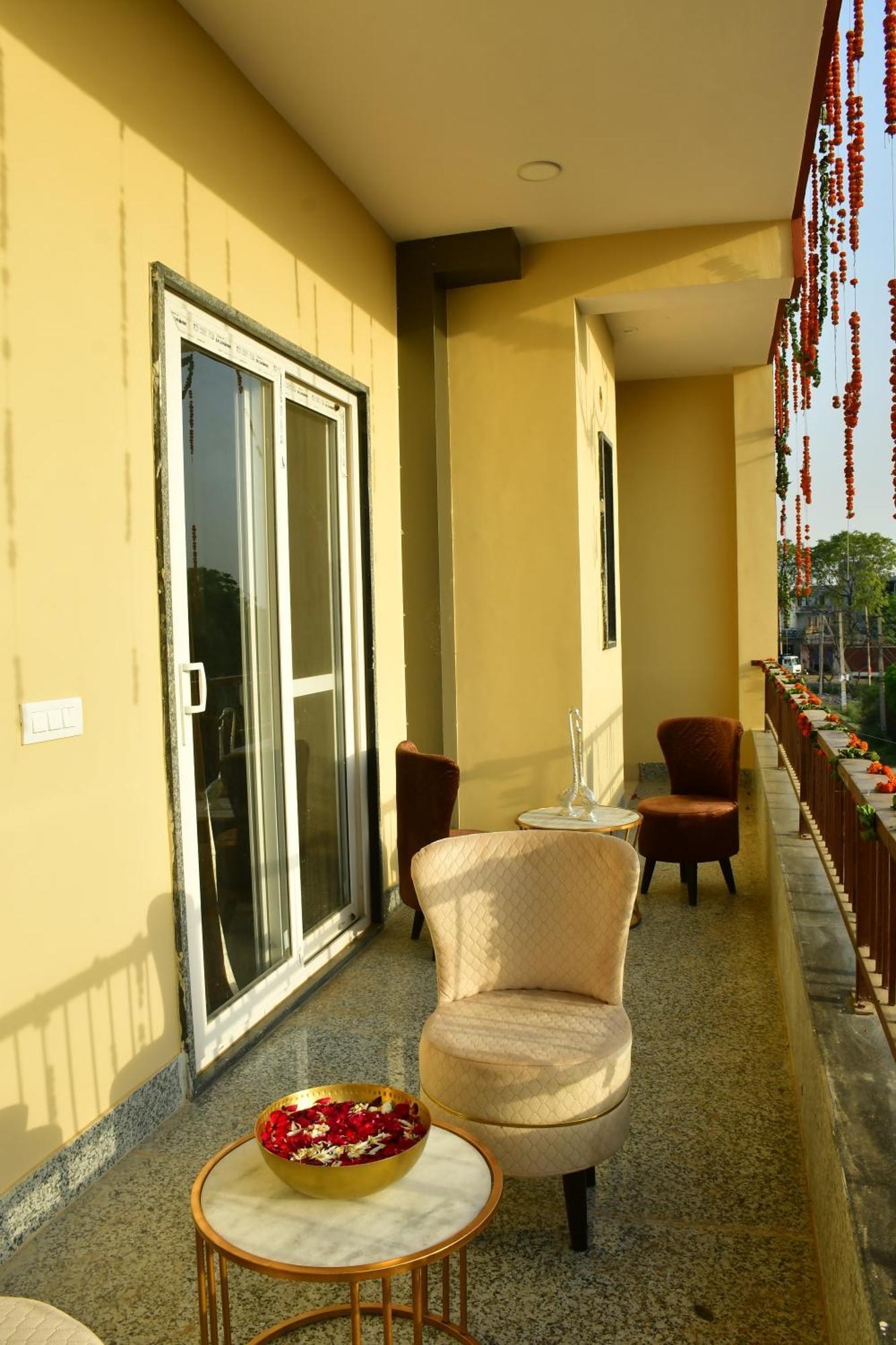 Sadabahar Regency Hotel Bahora ภายนอก รูปภาพ